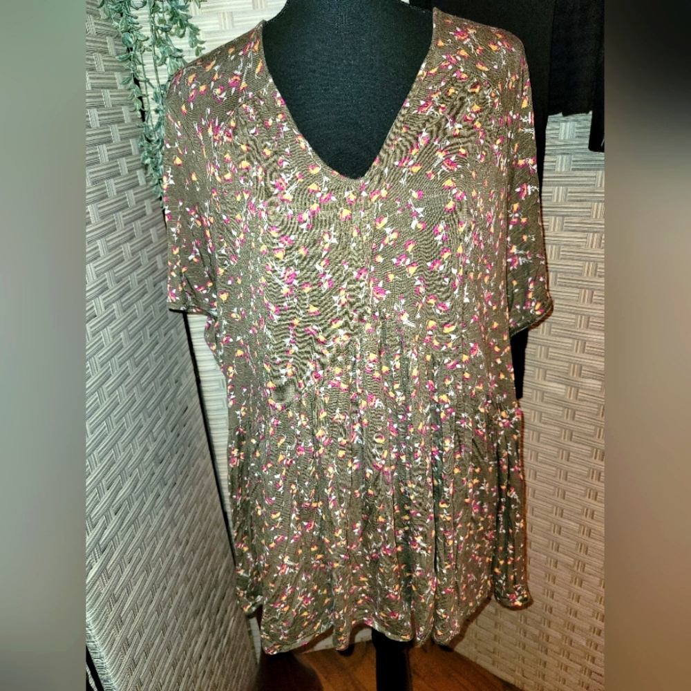 Lane Bryant 3x 22-24 Floral Short Sleeve Swing Tee